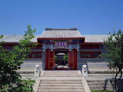 學(xué)校大門